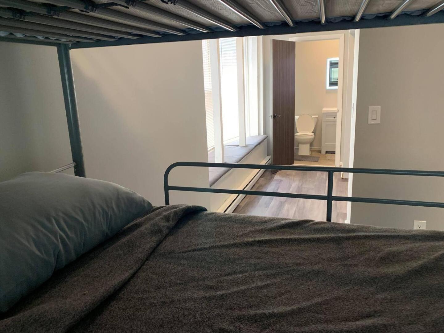 Privatunterkunft ☆☆ Modern Coed Dorm In ☆☆